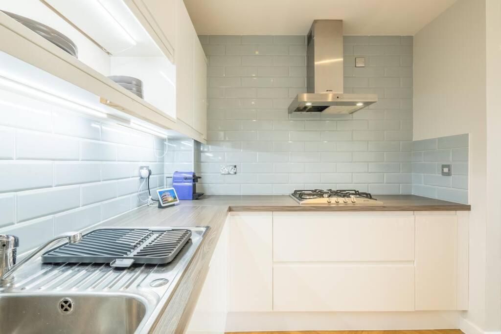 Executive 2Br Apartment Next To Station + Parking CBG Extérieur photo