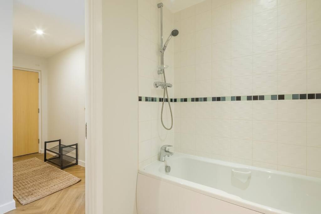 Executive 2Br Apartment Next To Station + Parking CBG Extérieur photo