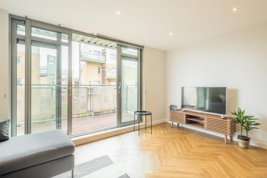 Executive 2Br Apartment Next To Station + Parking CBG Extérieur photo