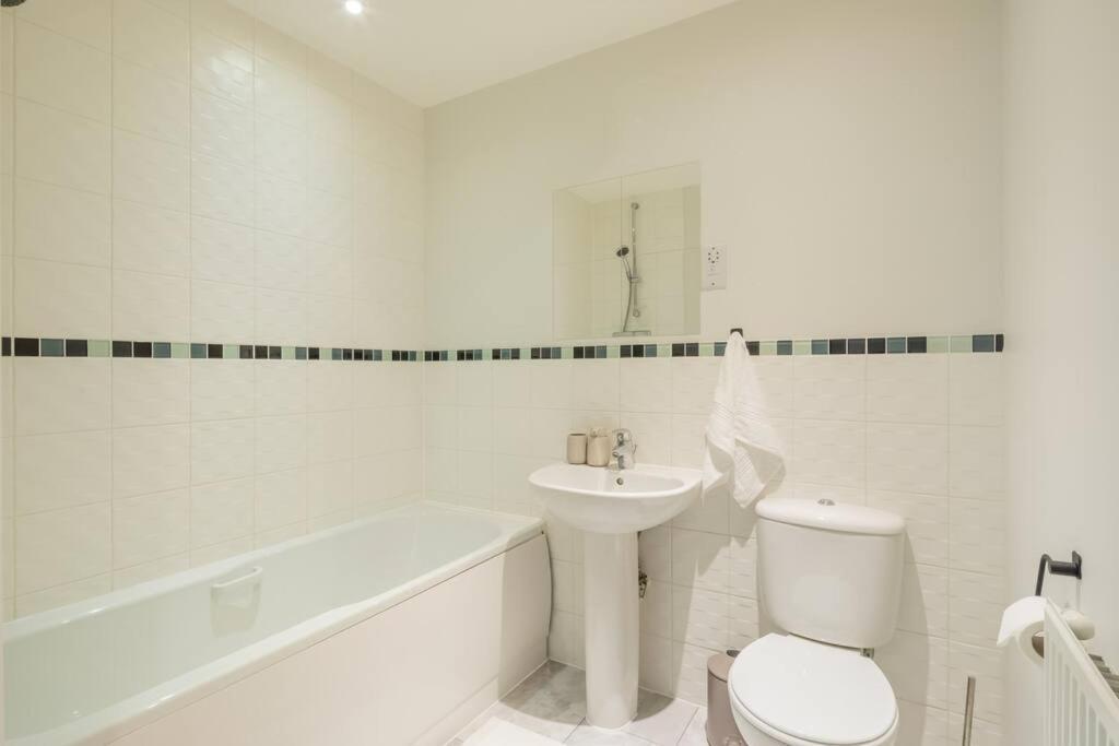 Executive 2Br Apartment Next To Station + Parking CBG Extérieur photo